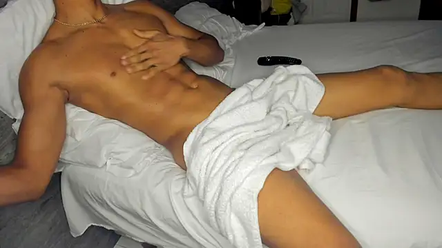 Snapshot of FitBoy_Cris chatting on 09/16/25, 07:59 FitBoy Cris online show from 09/16/25, 07:59