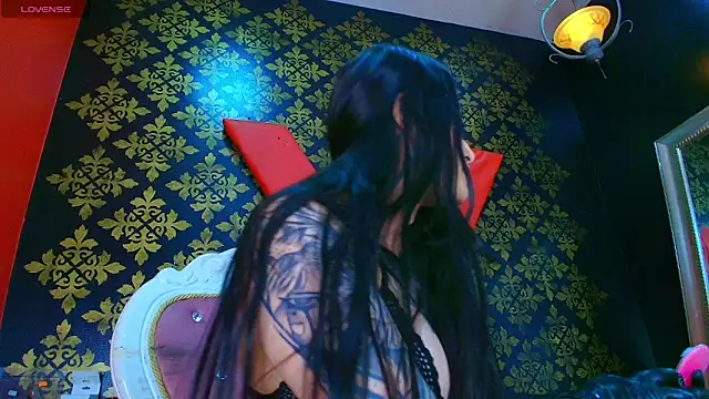 elinne hendrix  online show from 10/29/25, 12:59