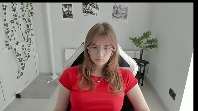Snapshot of NeyliDream chatting on 05/20/26, 12:02 NeyliDream online show from 05/20/26, 12:02