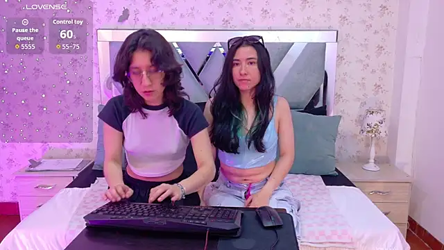 Snapshot of jupiterysaturno chatting on 09/17/25, 04:09 jupiterysaturno online show from 09/17/25, 04:09