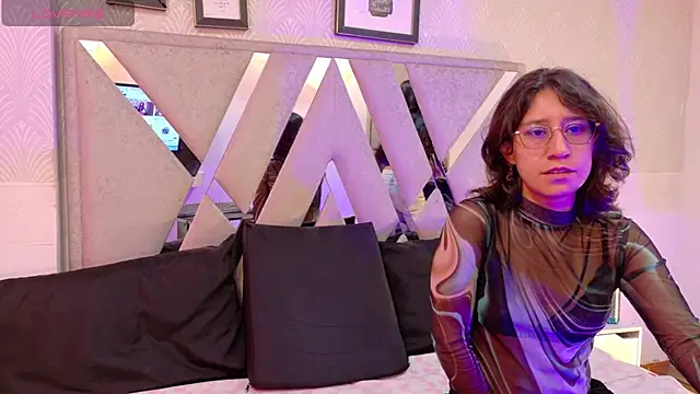 Snapshot of jupiterysaturno chatting on 11/11/25, 02:34 jupiterysaturno online show from 11/11/25, 02:34