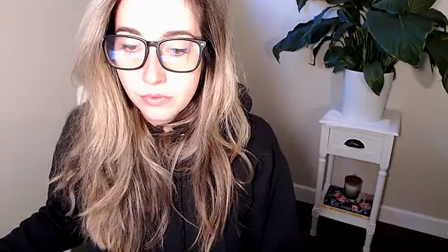 SuggestiveBehavior online show from 10/10/25, 12:50