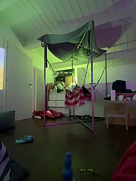 Malcom2f online show from 04/22/26, 06:42