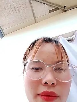 Huyen x online show from 04/05/26, 05:14