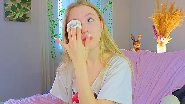 Succubelle online show from 12/17/25, 07:13