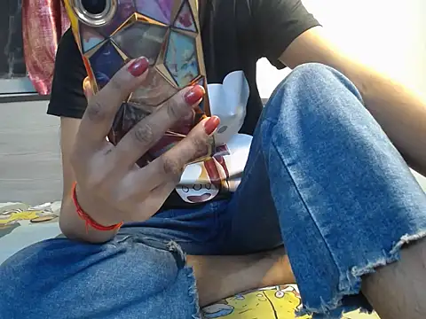 Snapshot of harleen-cam chatting on 10/26/25, 05:13 harleen-cam online show from 10/26/25, 05:13