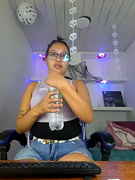 susan mooree online show from 10/31/25, 05:09