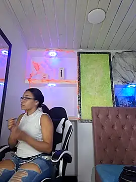 susan mooree online show from 10/26/25, 06:08