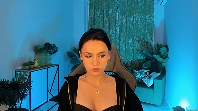 MonicaFarmer online show from 10/04/25, 05:58