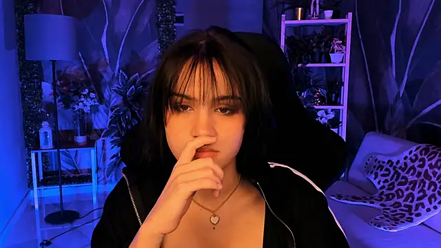 MonicaFarmer online show from 11/11/25, 05:41