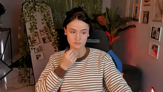 MonicaFarmer online show from 04/15/26, 05:57