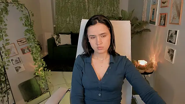MonicaFarmer online show from 05/10/26, 02:15