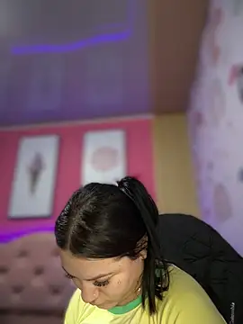 Snapshot of Megaan__More chatting on 11/15/25, 02:37 Megaan More online show from 11/15/25, 02:37