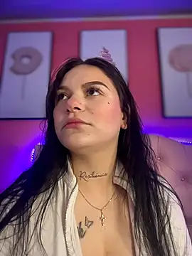 Snapshot of Megaan__More chatting on 11/10/25, 02:49 Megaan More online show from 11/10/25, 02:49