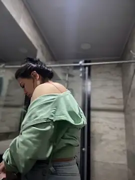 Snapshot of Megaan__More chatting on 10/05/25, 02:02 Megaan More online show from 10/05/25, 02:02