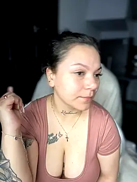 Snapshot of Megaan__More chatting on 10/26/25, 01:28 Megaan More online show from 10/26/25, 01:28