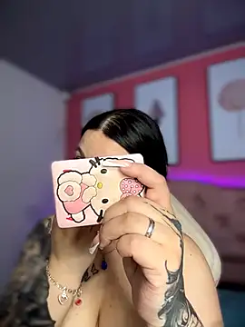 Snapshot of Megaan__More chatting on 12/16/25, 01:54 Megaan More online show from 12/16/25, 01:54