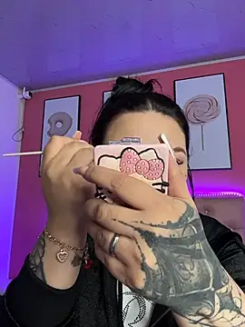 Snapshot of Megaan__More chatting on 12/15/25, 01:33 Megaan More online show from 12/15/25, 01:33