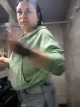 Snapshot of Megaan__More chatting on 10/16/25, 01:47 Megaan More online show from 10/16/25, 01:47