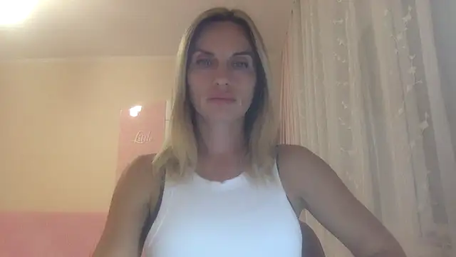 Snapshot of KarelliaStar chatting on 09/15/25, 07:03 KarelliaStar online show from 09/15/25, 07:03