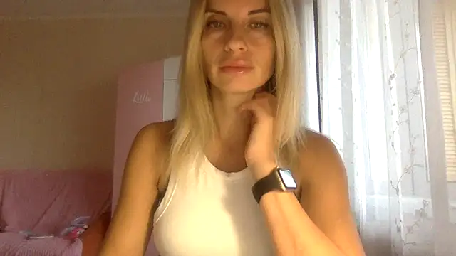 Snapshot of KarelliaStar chatting on 10/01/25, 06:18 KarelliaStar online show from 10/01/25, 06:18