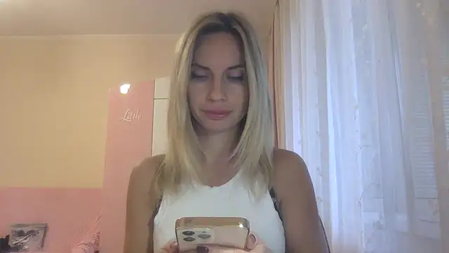 Snapshot of KarelliaStar chatting on 10/14/25, 06:47 KarelliaStar online show from 10/14/25, 06:47