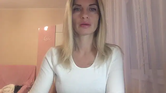 Snapshot of KarelliaStar chatting on 10/09/25, 06:25 KarelliaStar online show from 10/09/25, 06:25