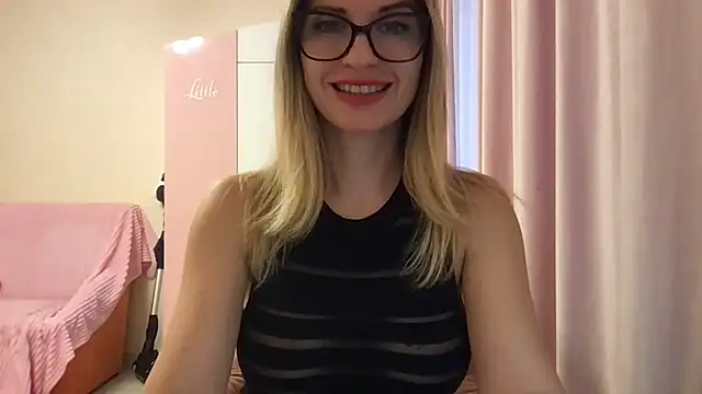 KarelliaStar online show from 05/13/26, 03:52