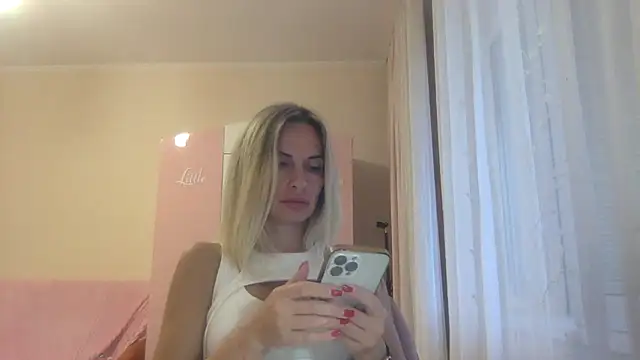 Snapshot of KarelliaStar chatting on 10/02/25, 07:34 KarelliaStar online show from 10/02/25, 07:34