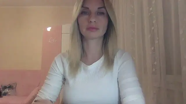 Snapshot of KarelliaStar chatting on 10/12/25, 03:57 KarelliaStar online show from 10/12/25, 03:57