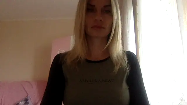 Snapshot of KarelliaStar chatting on 09/19/25, 07:45 KarelliaStar online show from 09/19/25, 07:45