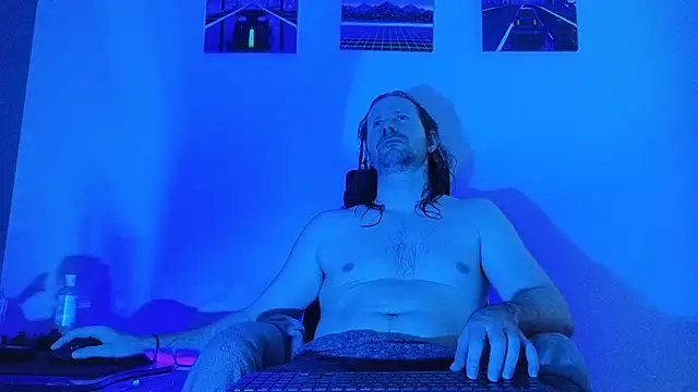 Snapshot of AlbinoAdonis chatting on 10/01/25, 08:35 AlbinoAdonis online show from 10/01/25, 08:35