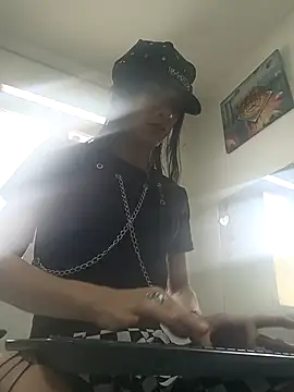 Charlotte Landry   online show from 11/23/25, 06:51