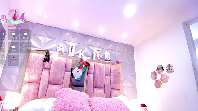 Charlotte Landry   online show from 12/04/25, 04:28