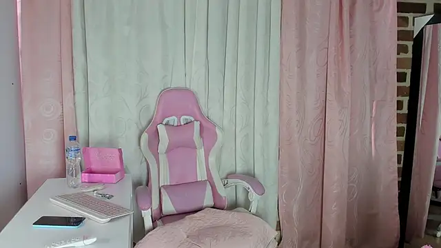 Snapshot of sara_cloudy chatting on 10/31/25, 03:30 sara cloudy online show from 10/31/25, 03:30