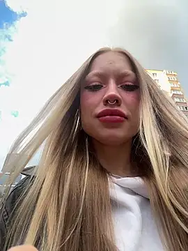 Snapshot of Sugar_Pop chatting on 09/19/25, 02:32 Sugar Pop online show from 09/19/25, 02:32