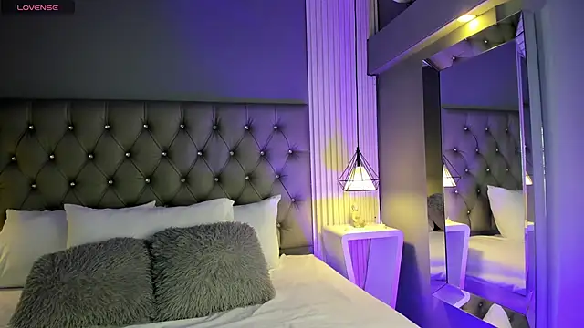 Snapshot of LunaBloomn chatting on 11/27/25, 05:02 LunaBloomn online show from 11/27/25, 05:02