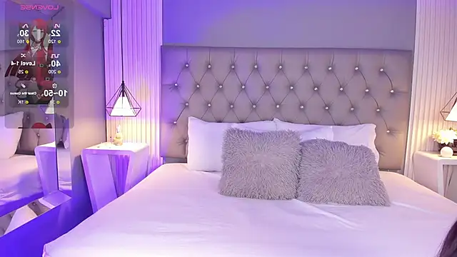 Snapshot of LunaBloomn chatting on 12/18/25, 05:06 LunaBloomn online show from 12/18/25, 05:06