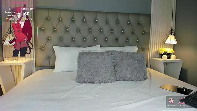 Snapshot of LunaBloomn chatting on 11/15/25, 05:06 LunaBloomn online show from 11/15/25, 05:06