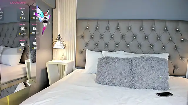 Snapshot of LunaBloomn chatting on 11/10/25, 05:07 LunaBloomn online show from 11/10/25, 05:07