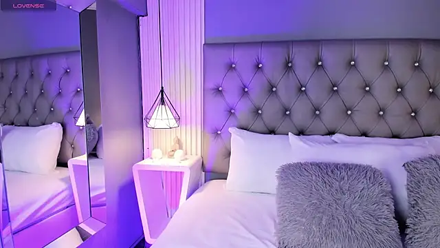 LunaBloomn online show from 02/13/26, 05:13