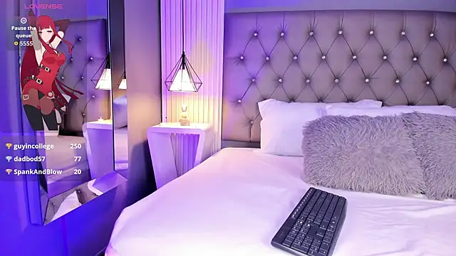 Snapshot of LunaBloomn chatting on 11/21/25, 05:12 LunaBloomn online show from 11/21/25, 05:12