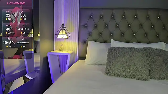 Snapshot of LunaBloomn chatting on 11/26/25, 05:02 LunaBloomn online show from 11/26/25, 05:02