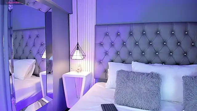 LunaBloomn online show from 01/10/26, 05:08