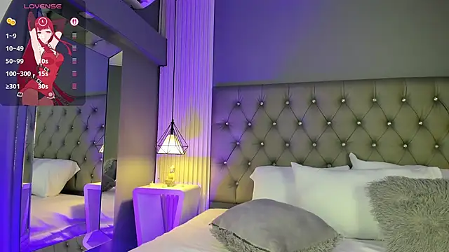 Snapshot of LunaBloomn chatting on 11/20/25, 05:57 LunaBloomn online show from 11/20/25, 05:57