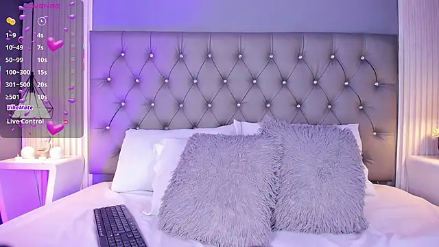 LunaBloomn online show from 04/11/26, 05:05