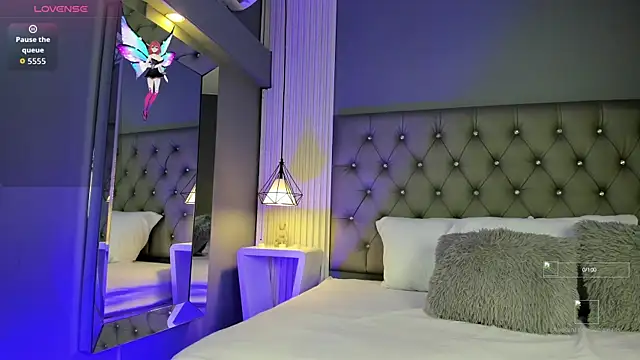 Snapshot of LunaBloomn chatting on 11/12/25, 05:06 LunaBloomn online show from 11/12/25, 05:06