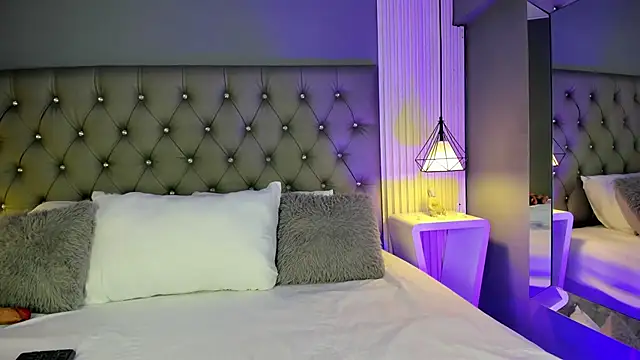 Snapshot of LunaBloomn chatting on 12/05/25, 04:49 LunaBloomn online show from 12/05/25, 04:49