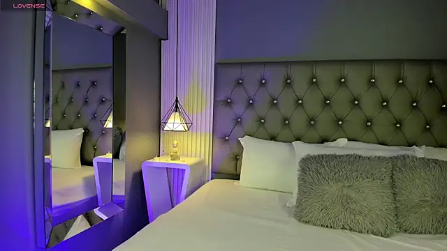 Snapshot of LunaBloomn chatting on 11/24/25, 05:02 LunaBloomn online show from 11/24/25, 05:02