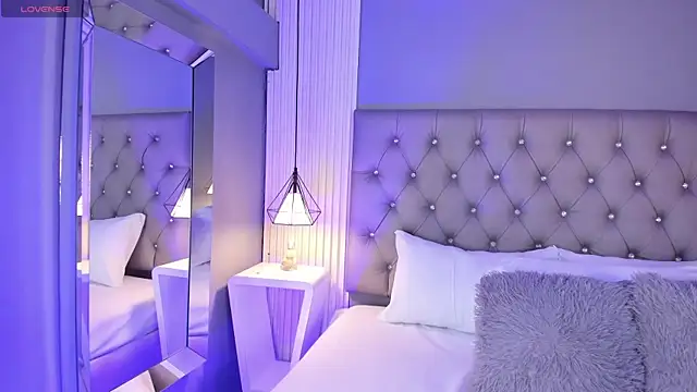 LunaBloomn online show from 12/22/25, 05:02